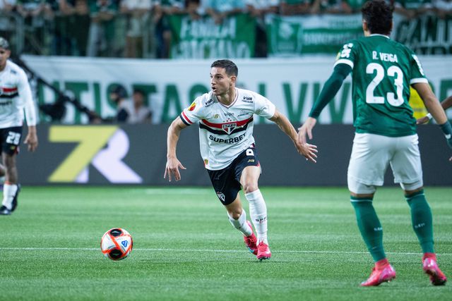 Cédric convence e renova pelo São Paulo