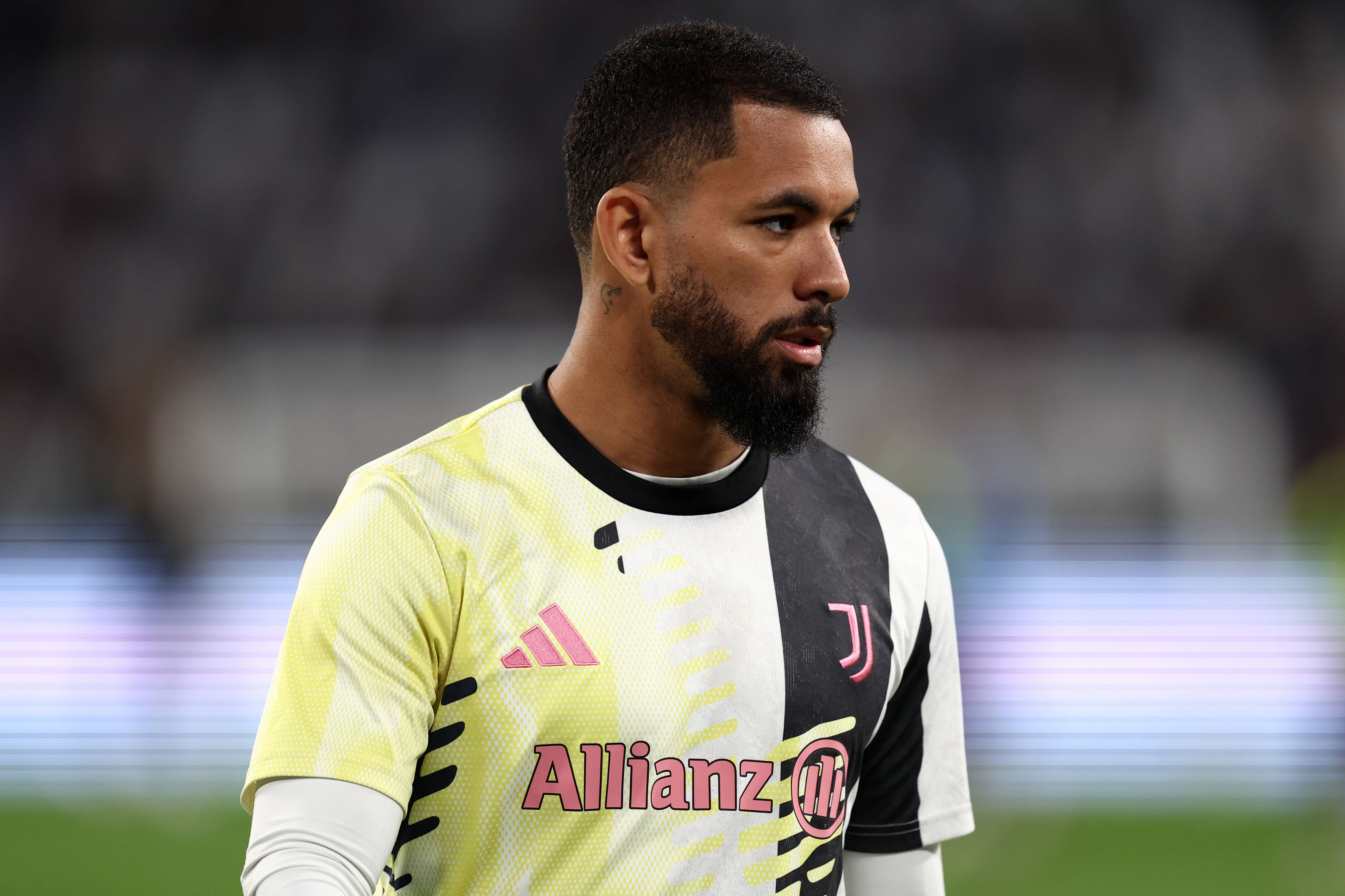 Douglas Luiz em maus lençois com a direção da Juventus