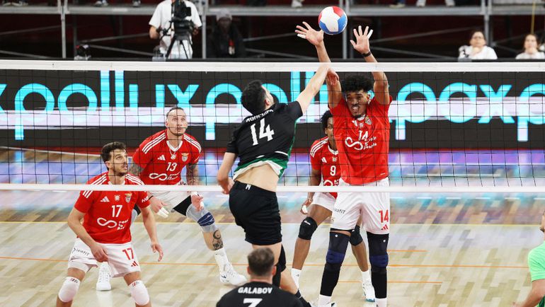 Sporting vence na Luz e mantém-se na luta pelo título