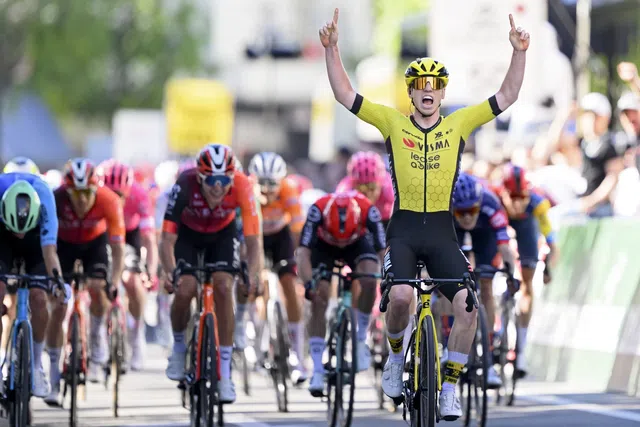 Volta à Romandia: Matthew Brennan vence e lidera