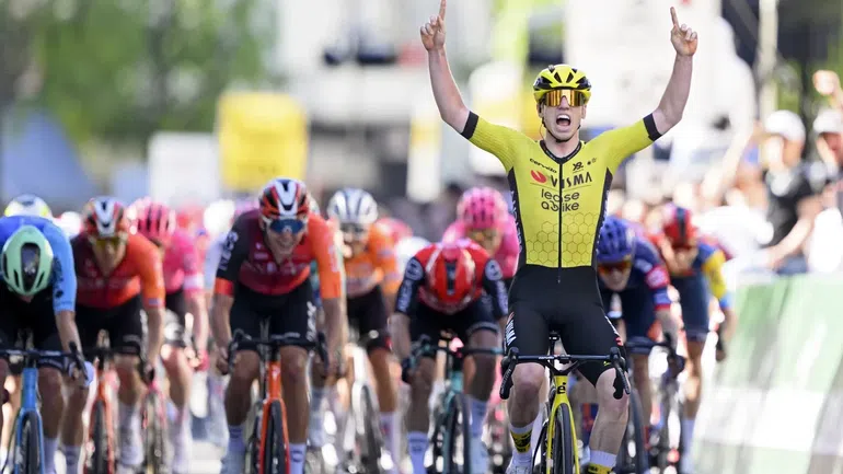 Volta à Romandia: Matthew Brennan vence e lidera