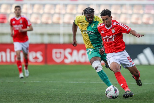Liga 2: Félix brilha e Benfica B goleia Mafra