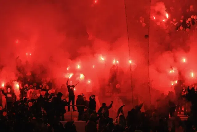 Adepto detido tinha usado pirotecnica (FOTO: IMAGO)