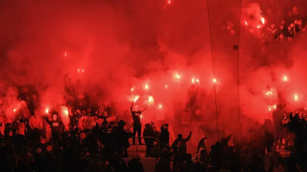 Adepto detido tinha usado pirotecnica (FOTO: IMAGO)