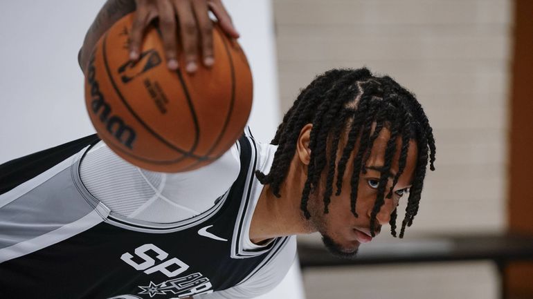 NBA: 'rookie' do ano volta a ser dos San Antonio Spurs