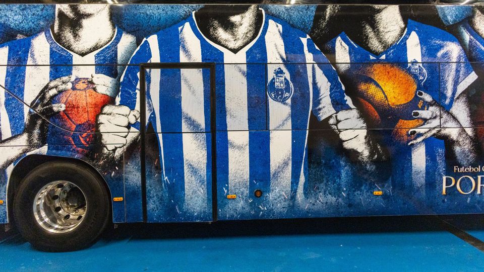Autocarro da equipa B, formação e modalidades com nova imagem