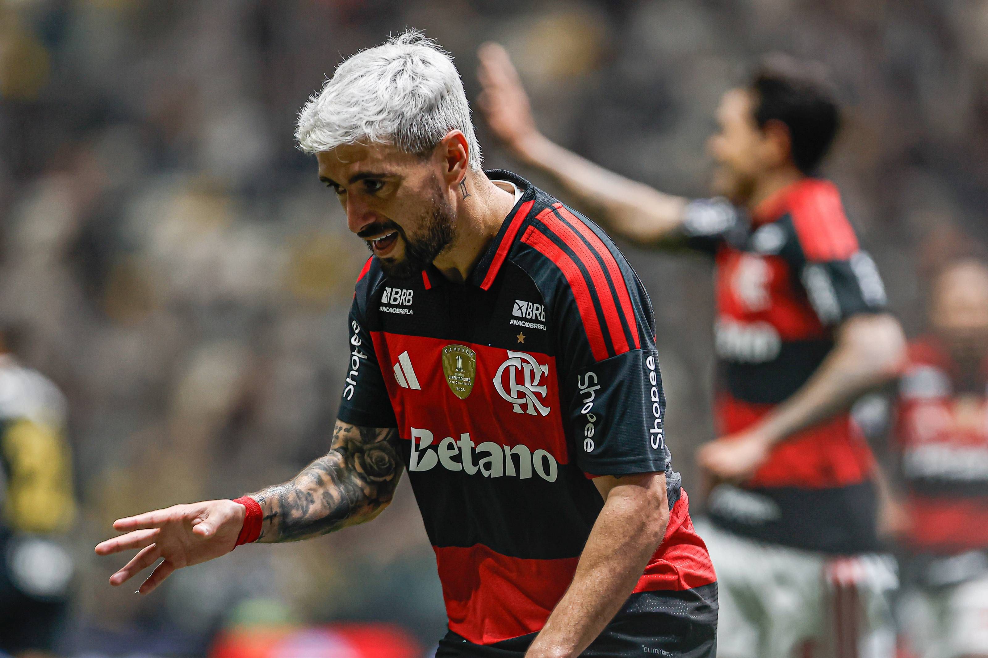 Arrascaeta sofreu fratura na clavícula direita