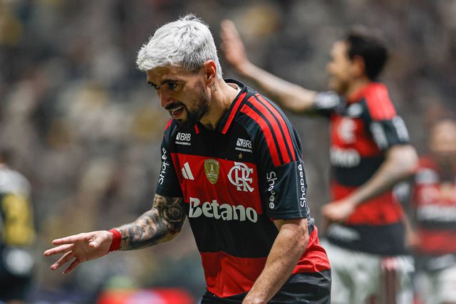 Arrascaeta sofreu fratura na clavícula direita