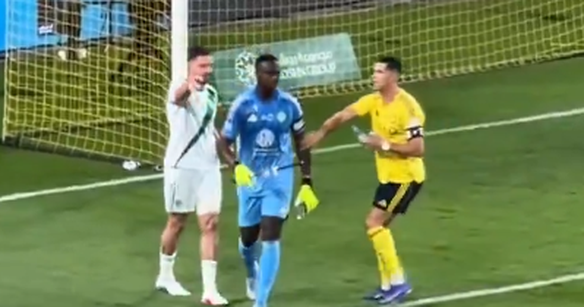 Ronaldo pega em pau atirado a adversário e acaba com protestos