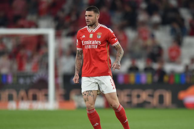 Em cima da linha! Que defesa de Emi Martínez