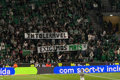 Claque do Sporting com mensagem para a equipa - Foto: D.R.