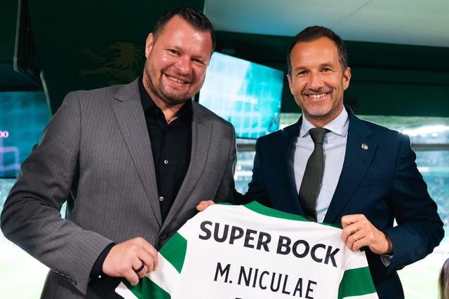Niculae esteve recentemente em Alvalade e foi presenteado pelo presidente Frederico Varandas - Foto: Sporting CP