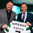 Niculae esteve recentemente em Alvalade e foi presenteado pelo presidente Frederico Varandas - Foto: Sporting CP
