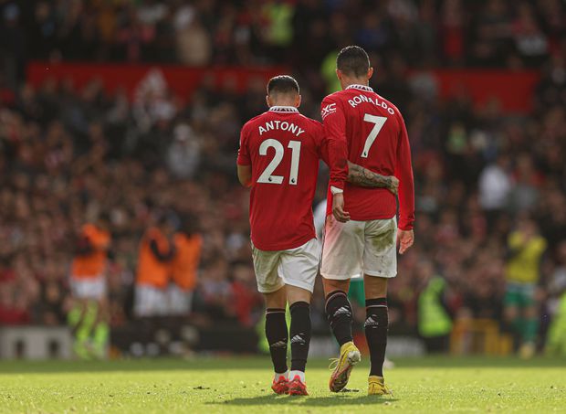 Antony com Cristiano Ronaldo no Manchester United