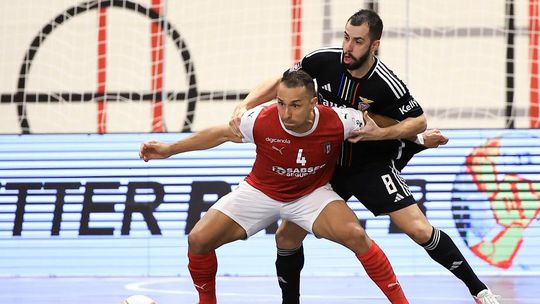 Liga Placard: Benfica vence em Braga e força ‘negra’