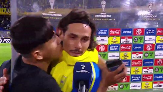 'Flash' de Cavani interrompida... por beijo de adepto