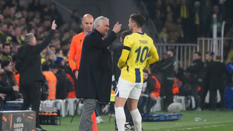 Mercado oficial: Mourinho perde duas peças importantes no Fenerbahçe