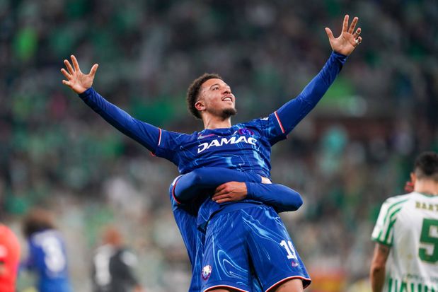 Jadon Sancho celebra golo marcado ao Betis na final da Conference League (IMAGO)