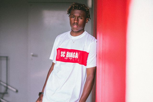 SC Braga: João Duarte assina contrato profissional