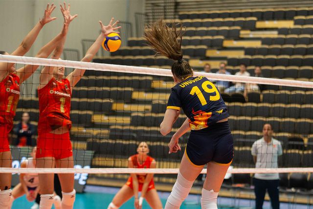 Seleção feminina de voleibol perdeu na Golden League frente à Roménia