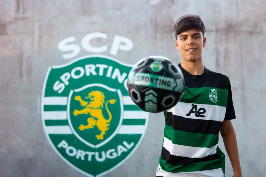 Nicolas Aparício, de 14 anos, pode jogar a central ou a médio centro