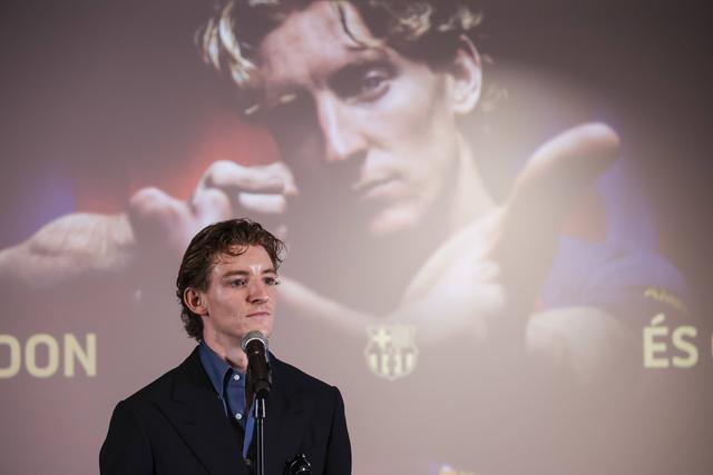 Anthony Gordon na apresentação no Barcelona