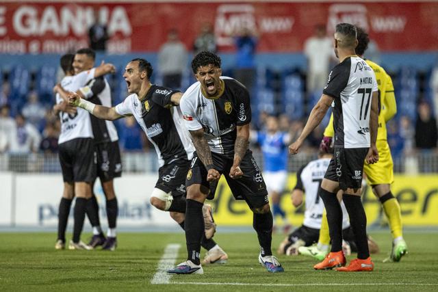 Festejos do Farense após garantir manutenção na Liga 2