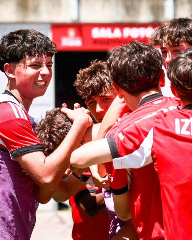 Benfica bateu Sporting no dérbi de Iniciados - foto: Instagram/BenficaCampus