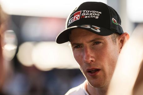Elfyn Evans domina no Japão