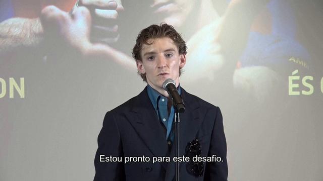 Barcelona: Anthony Gordon em espanhol na apresentação