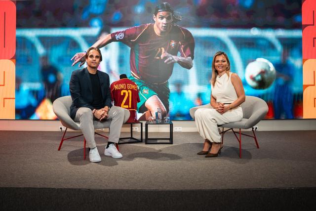 >Nuno Gomes da sede da FPF a falar com A BOLA sobre o Mundial de 2002 (foto: Breno Barison)