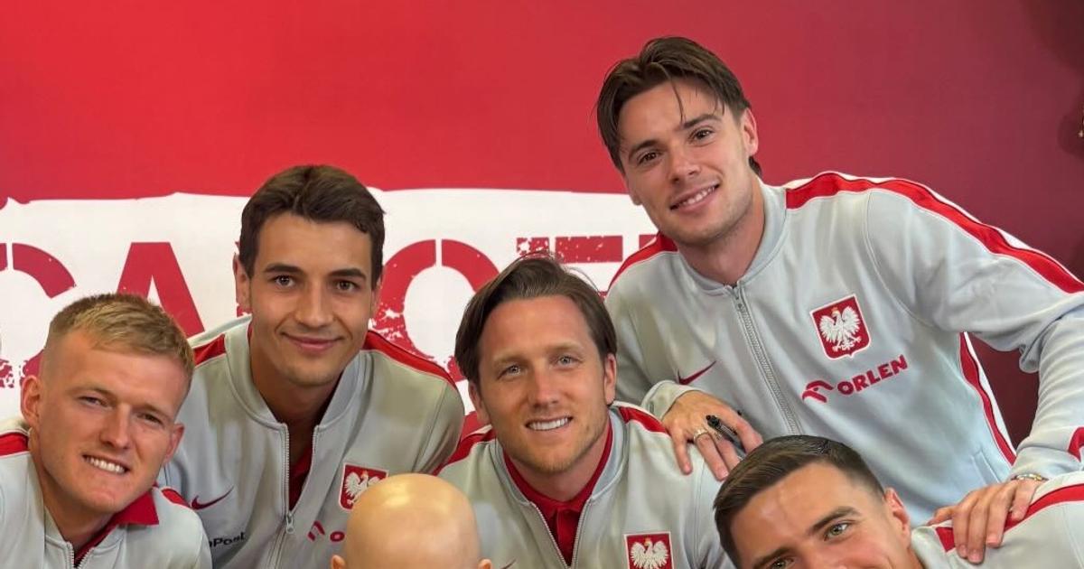 Dupla do FC Porto visita crianças em hospital oncológico na Polónia