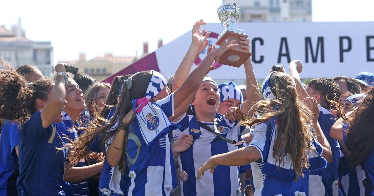 FC Porto: juniores 'imitam' seniores e chegam à primeira divisão