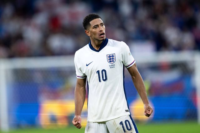 Bellingham arrisca castigo após gesto obsceno para banco da Eslováquia