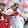 Oficial: ex-jogador de Paulo Fonseca anuncia saída do Lille