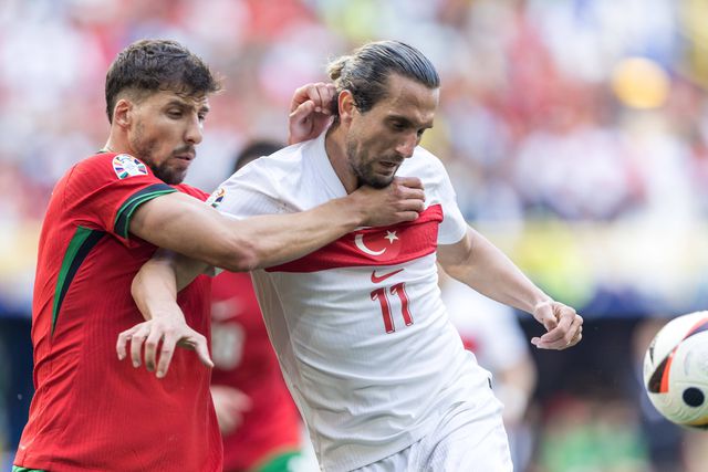 Oficial: ex-jogador de Paulo Fonseca anuncia saída do Lille