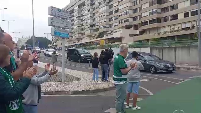 Adeptos despedem-se de Manuel Fernandes em Alvalade