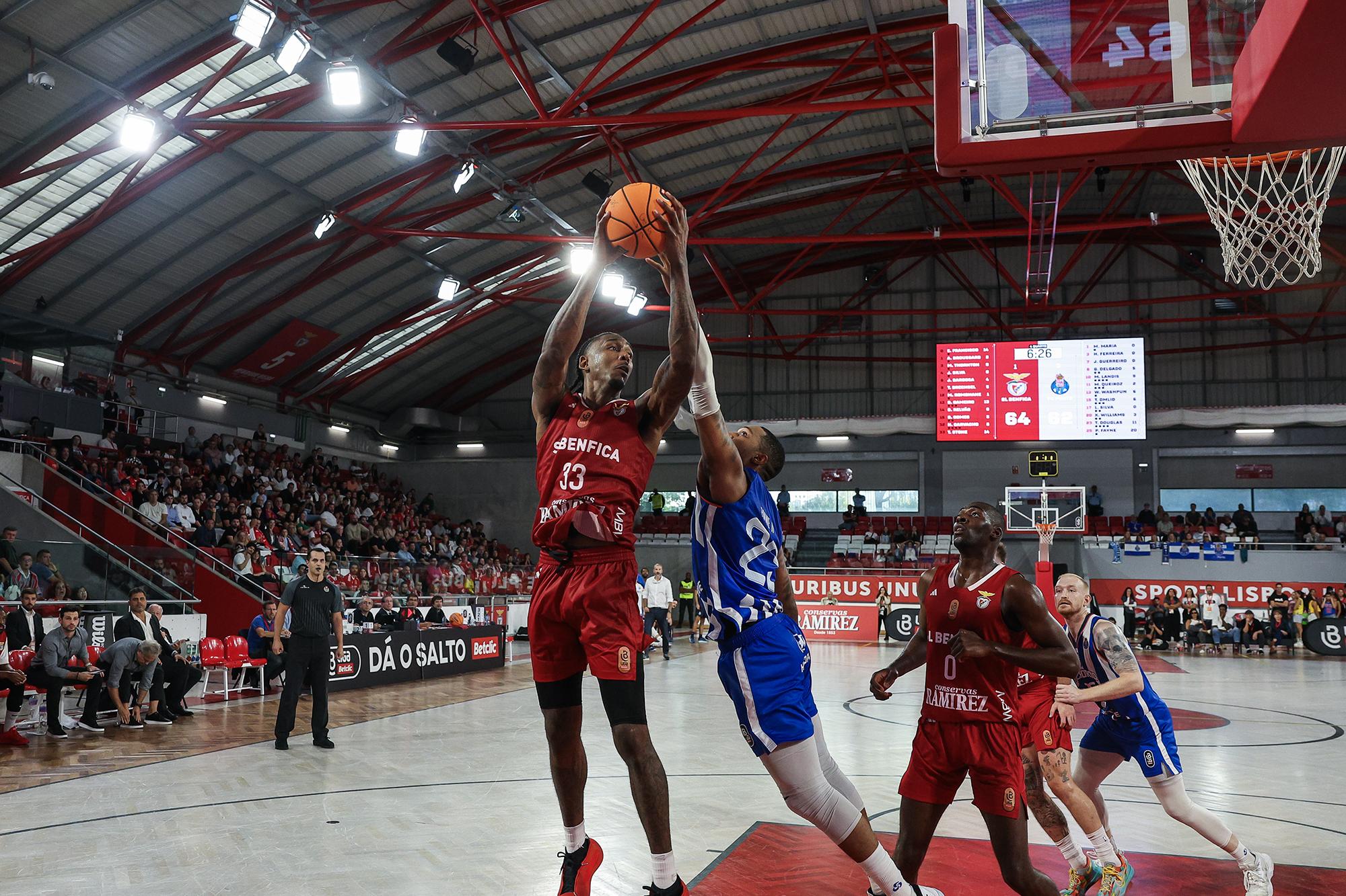 Tyler Stone, Benfica-FC Porto Liga Betclic Basquetebol 2024-25. Foto FPB