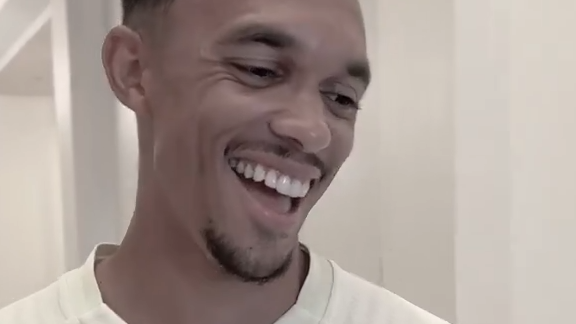 «Esta é fácil»: Trent mostra como já está integrado no Real Madrid