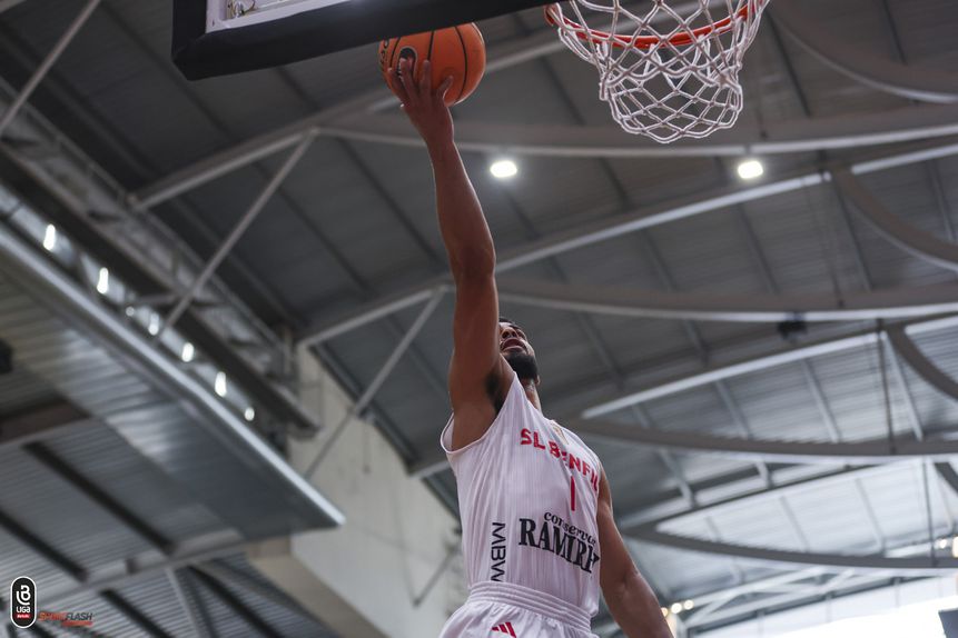 Aaron Broussard, jogador de basquetebol do Benfica. Foto FPB