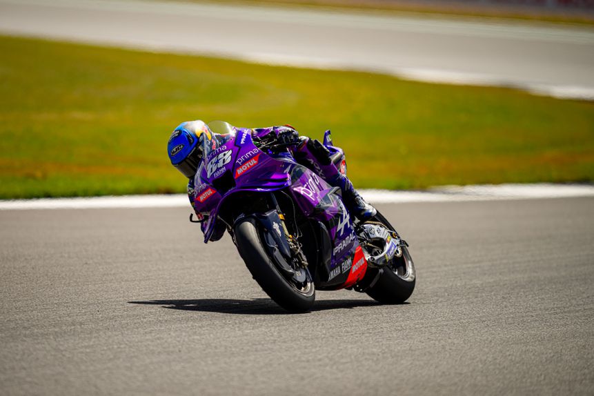 O piloto português de MotoGP Miguel Oliveira da equipa Pramac Racing Yamaha 2025. Copyright ©2025 Yamaha Motor Racing Srl