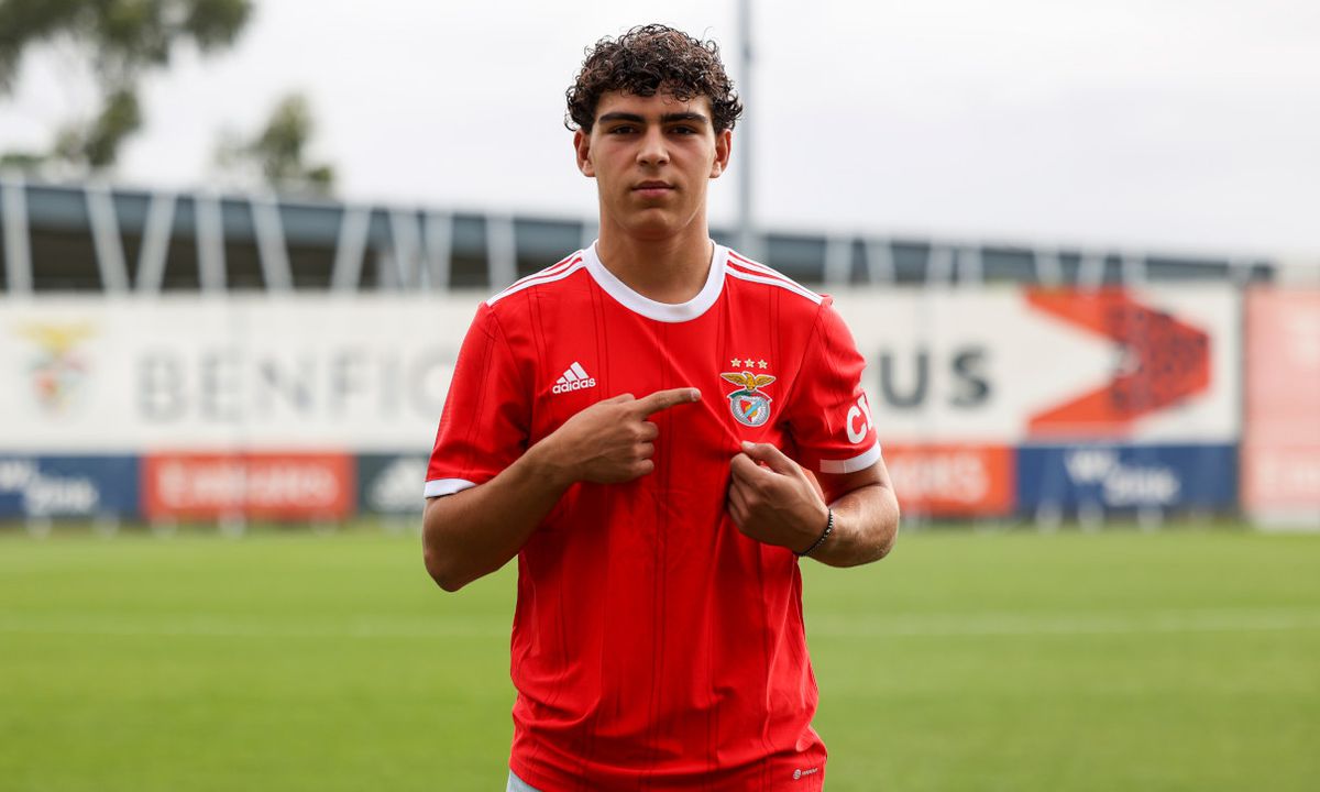 Jovem lateral abandona Benfica sete épocas depois
