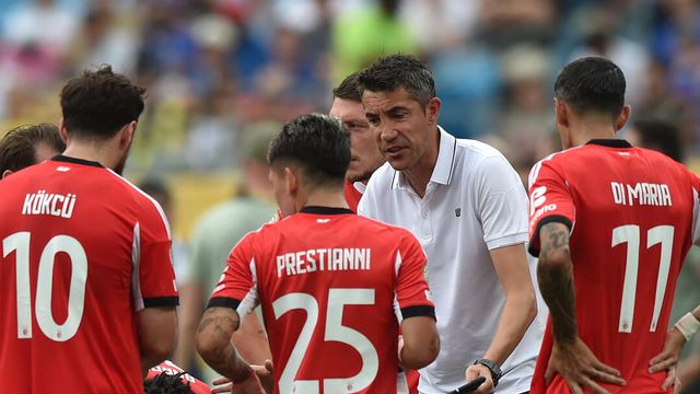 «Rui Costa precipitou-se ao anunciar que Lage seria o treinador para a próxima época»