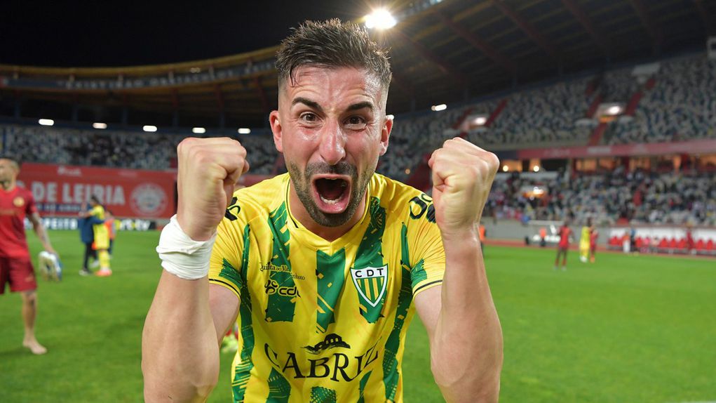 Influente médio é um dos elementos que acompanha os auriverdes na subida ao principal escalão nacional (Foto: Tondela)