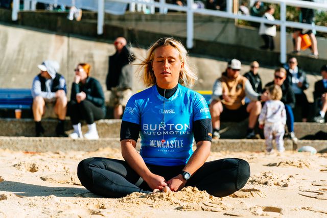 Yolanda Hopkins segue no segundo lugar do ranking e ainda não entrou na água no Brasil. Foto: Aaron Hughes/WSL