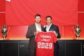 Lenglet apresentado ao lado de Rui Costa, presidente do Benfica