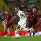 Vidic em disputa com Cristiano Ronaldo num duelo entre Sérvia e Portugal