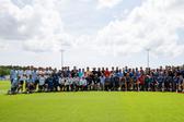 Comitiva lusa tirou uma fotografia com o staff que a acolheu em Palm Beach durante a fase de grupos do Mundial - Foto: FPF