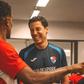 Luís Pinto, que assume o comando técnico dos galos, sorridente na receção aos jogadores - Foto: Gil Vicente