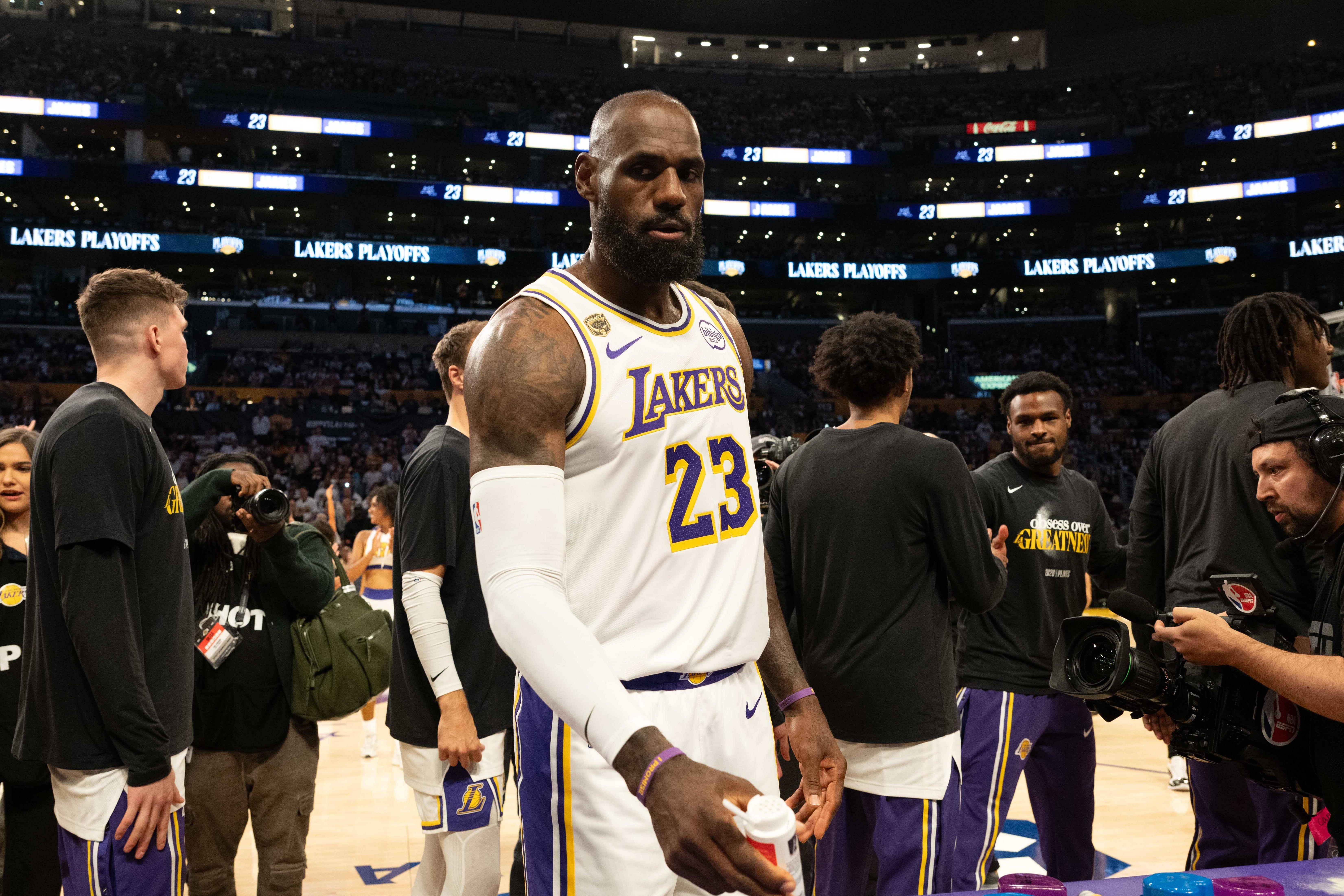 LeBron James esteve oito anos nos LA Lakers